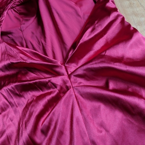 Red satin like dress - Picture 4 of 7